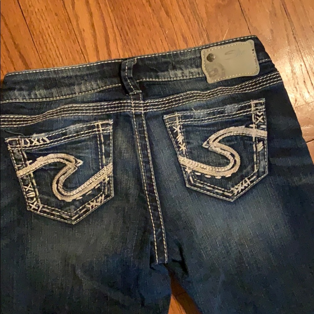 Size 29 • SILVER JEANS • Low Capri